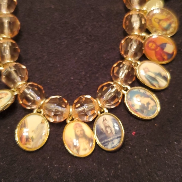 GORGEOUS RELIGIOUS CHARM BRACELET. - Picture 3 of 8